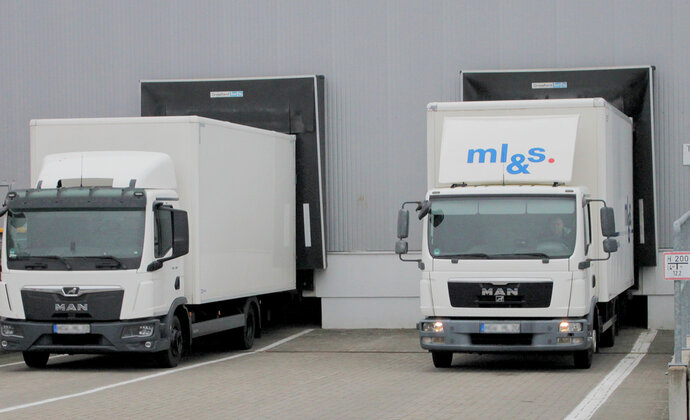 ml&s Shipping Banner